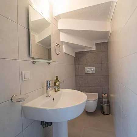 Peaceful Duplex With Splendid View & Shared Pool In Apartment *