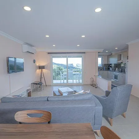 Apartament Peaceful Duplex With Splendid View & Shared Pool In